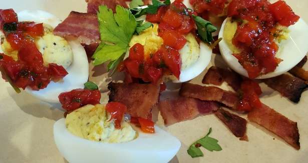 deviled eggs with bacon
